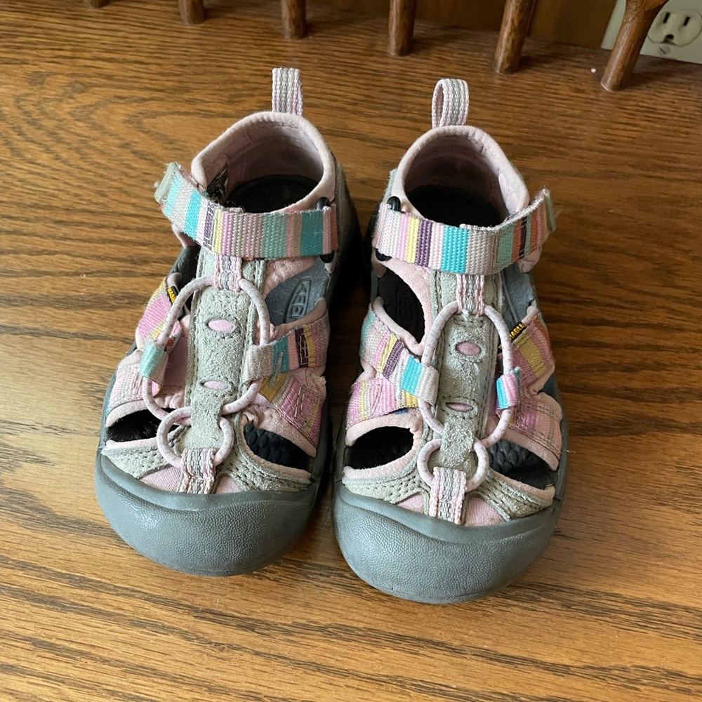 Little girls keen sandals- - Picture 3 of 6
